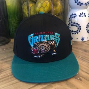 VANCOUVER GRIZZLIES VINTAGE NEW ERA SNAPBACK